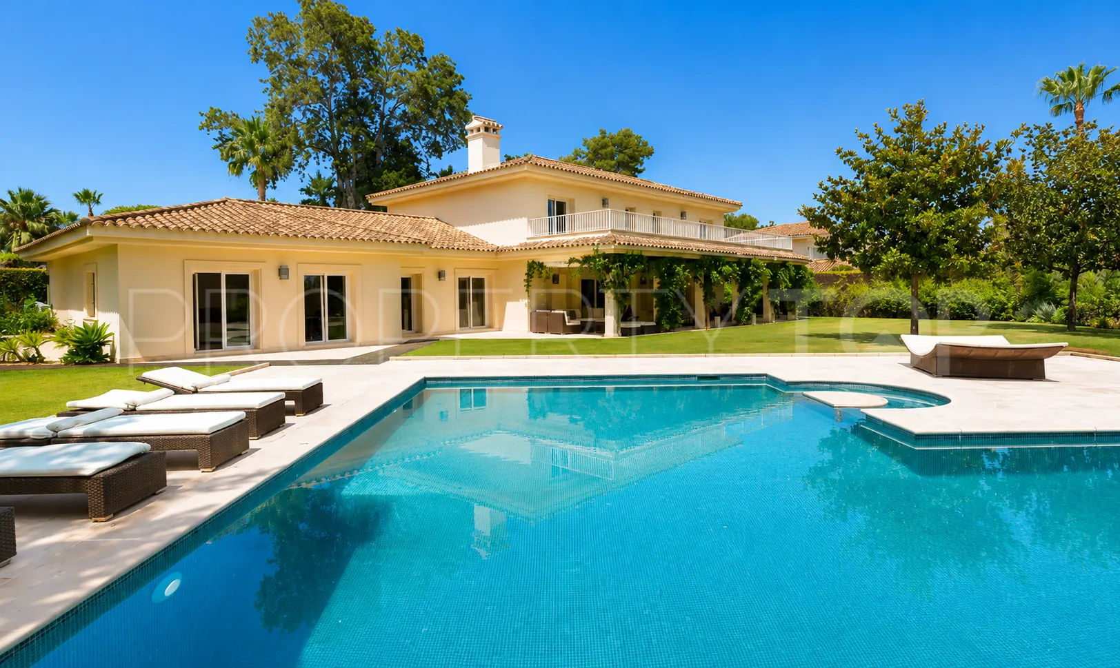 Reyes y Reinas, villa en venta