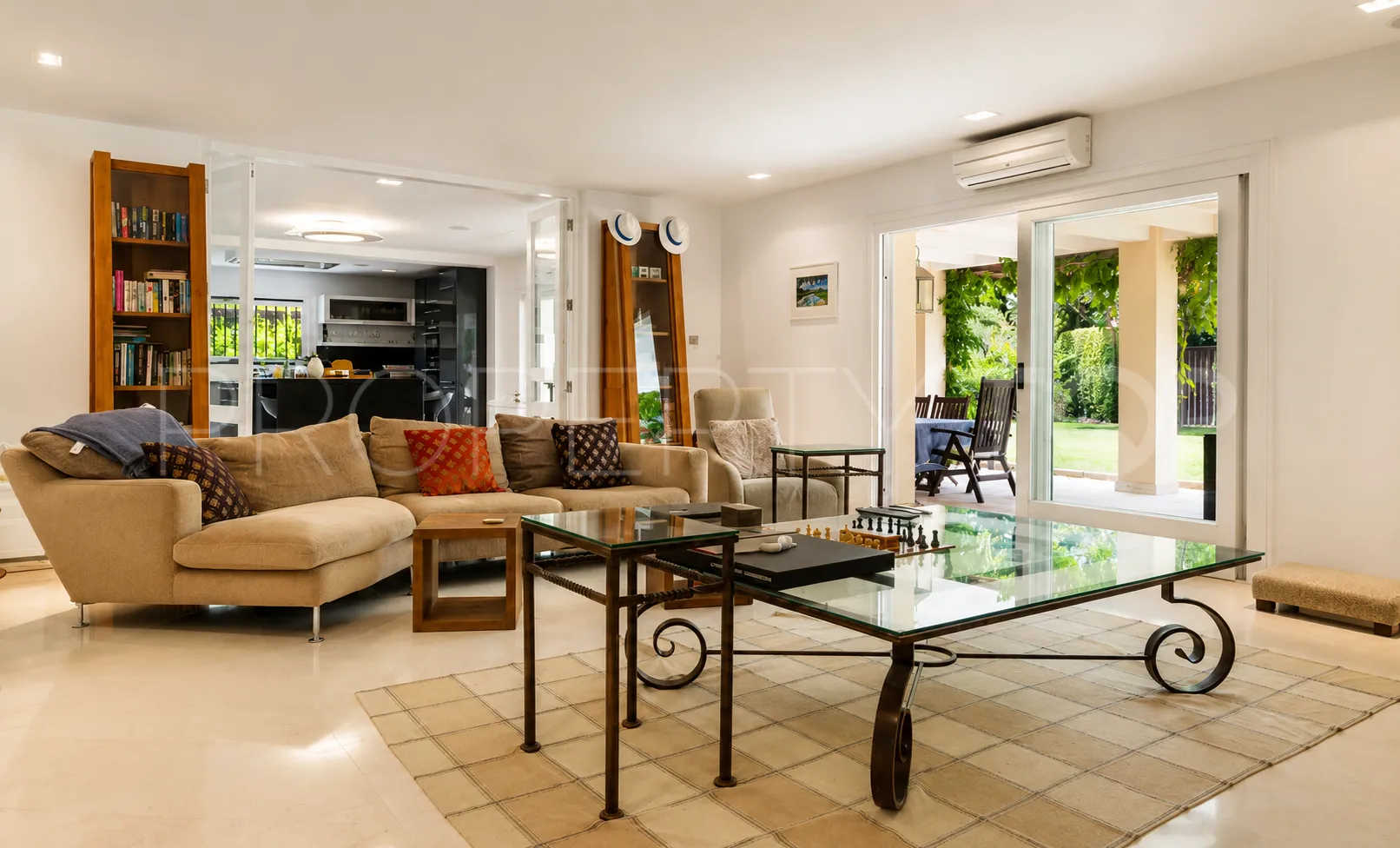 Reyes y Reinas, villa en venta