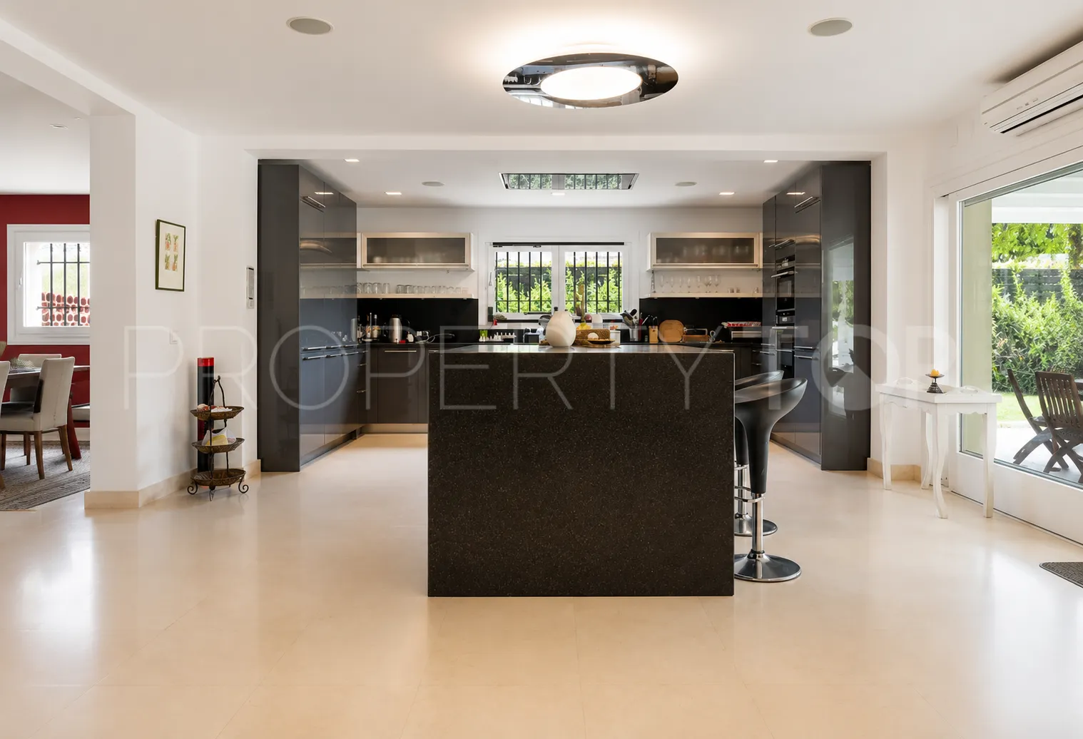 Reyes y Reinas, villa en venta