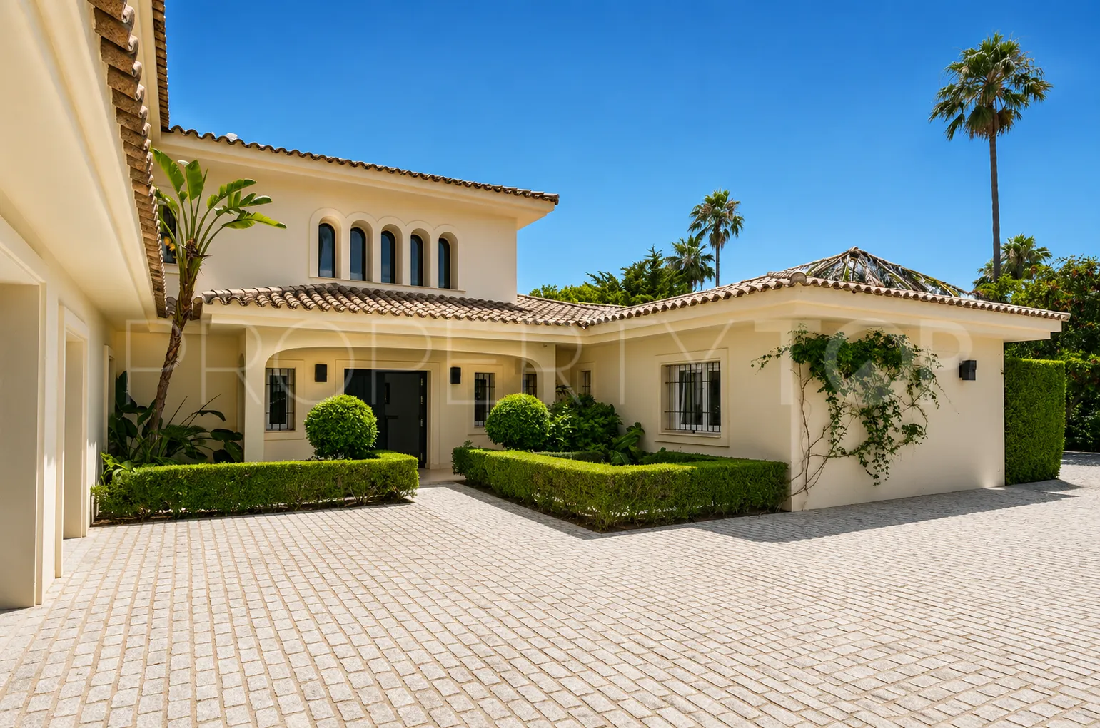 Reyes y Reinas, villa en venta