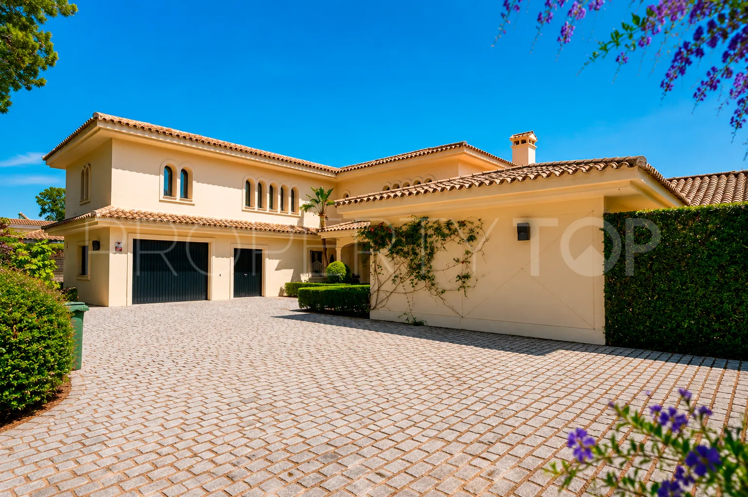 Reyes y Reinas, villa en venta