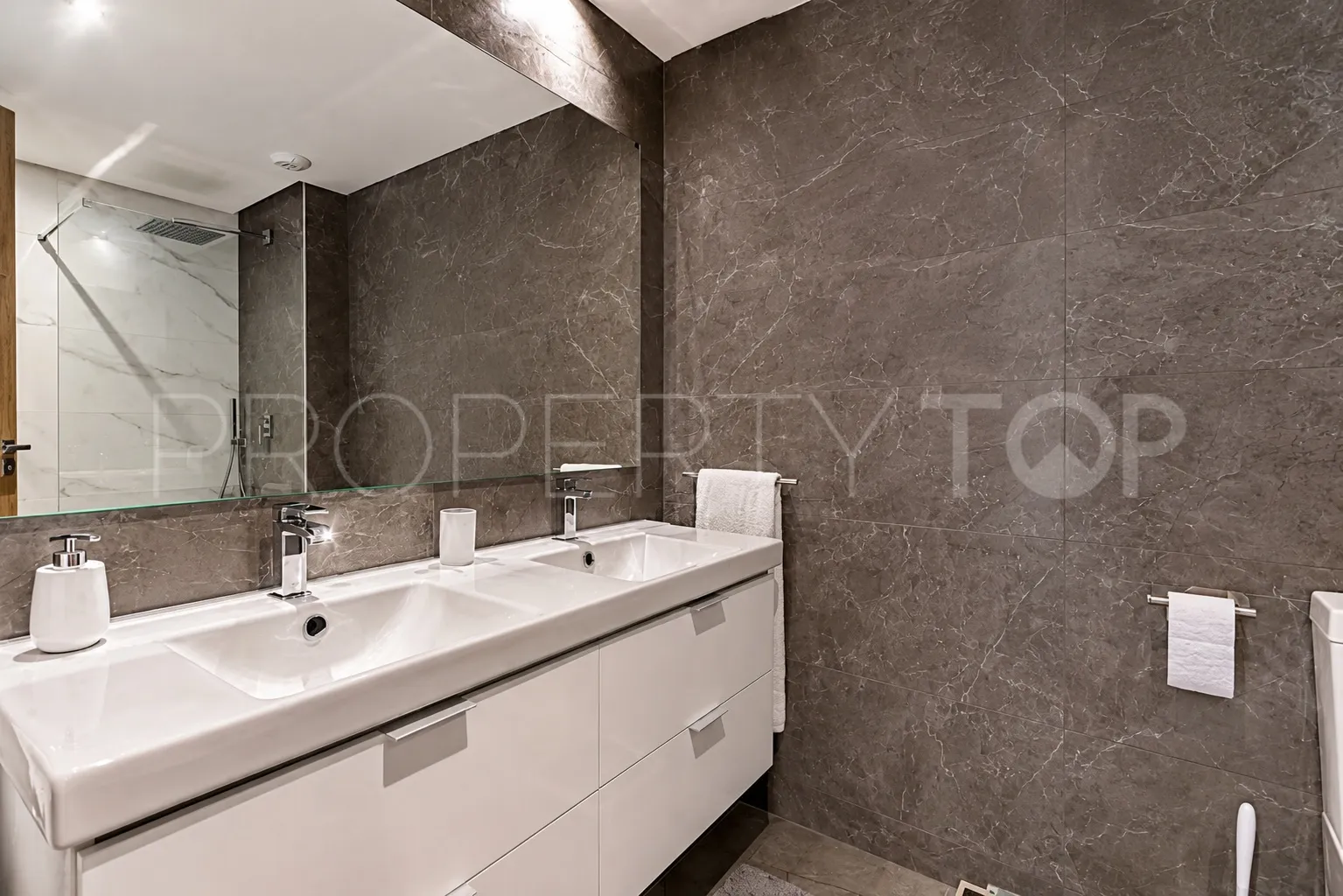 Apartamento de 2 dormitorios a la venta en Emerald Greens