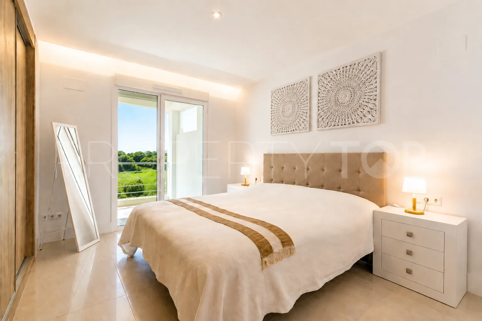 Apartamento de 2 dormitorios a la venta en Emerald Greens