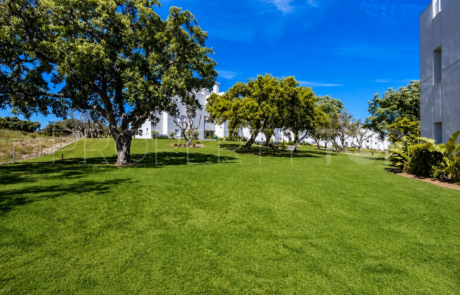 Apartamento de 2 dormitorios a la venta en Emerald Greens