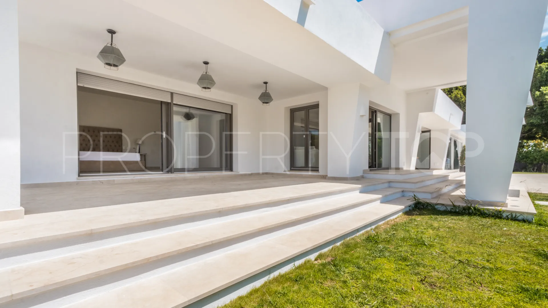 Villa for sale in Kings & Queens with 8 bedrooms