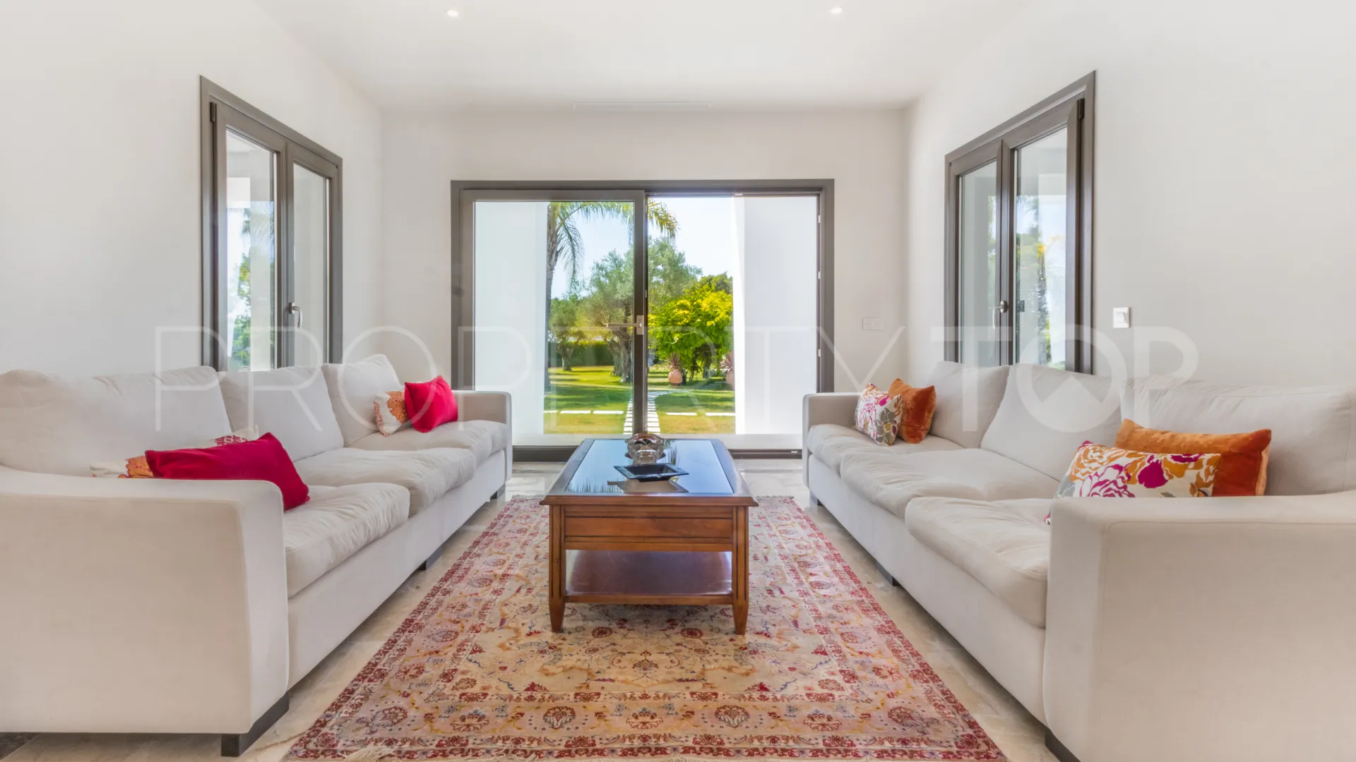 Villa for sale in Kings & Queens with 8 bedrooms