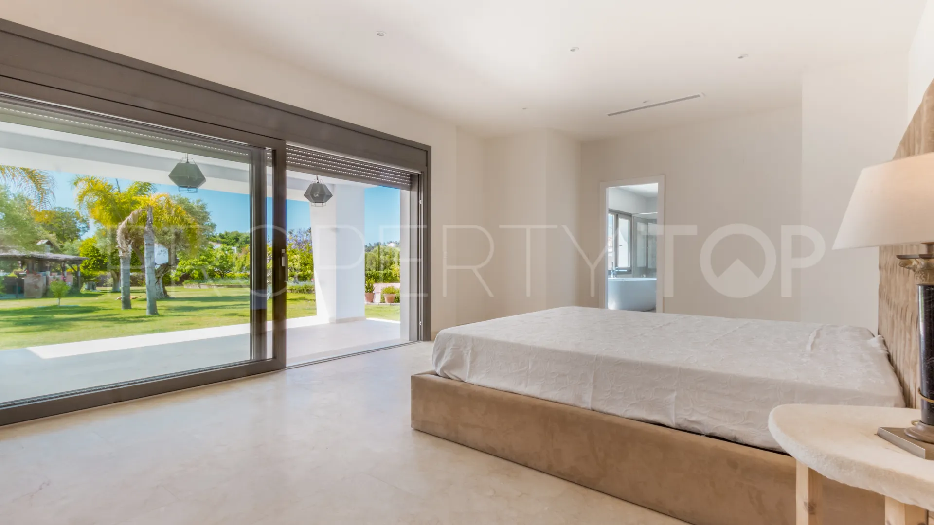 Villa for sale in Kings & Queens with 8 bedrooms