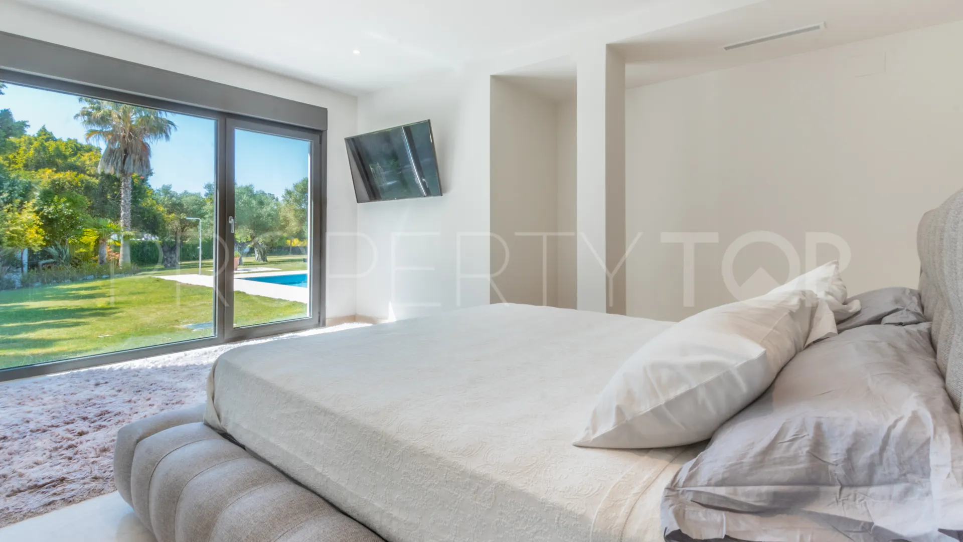 Villa for sale in Kings & Queens with 8 bedrooms