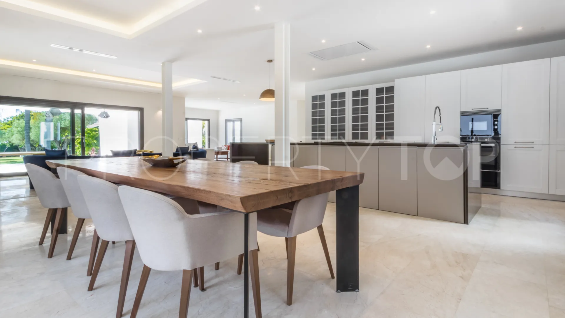 Villa for sale in Kings & Queens with 8 bedrooms