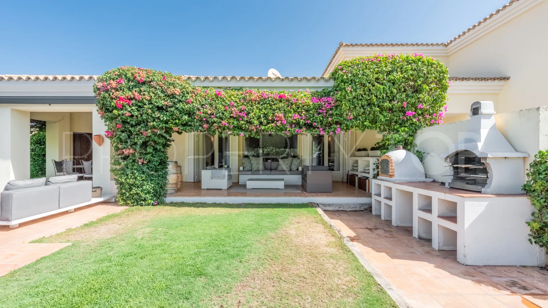 For sale villa in Zona F with 4 bedrooms