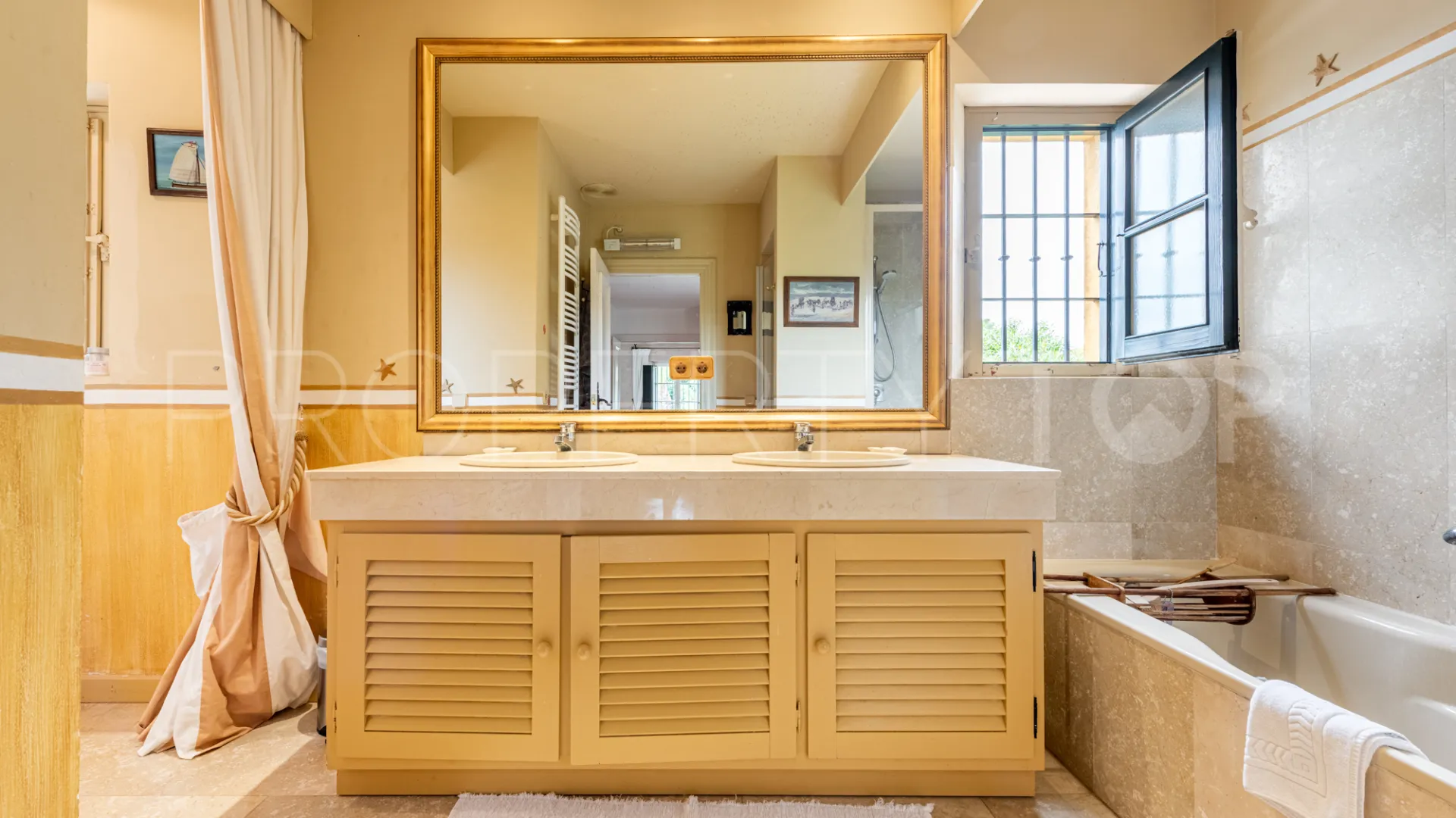 7 bedrooms villa in Zona A for sale
