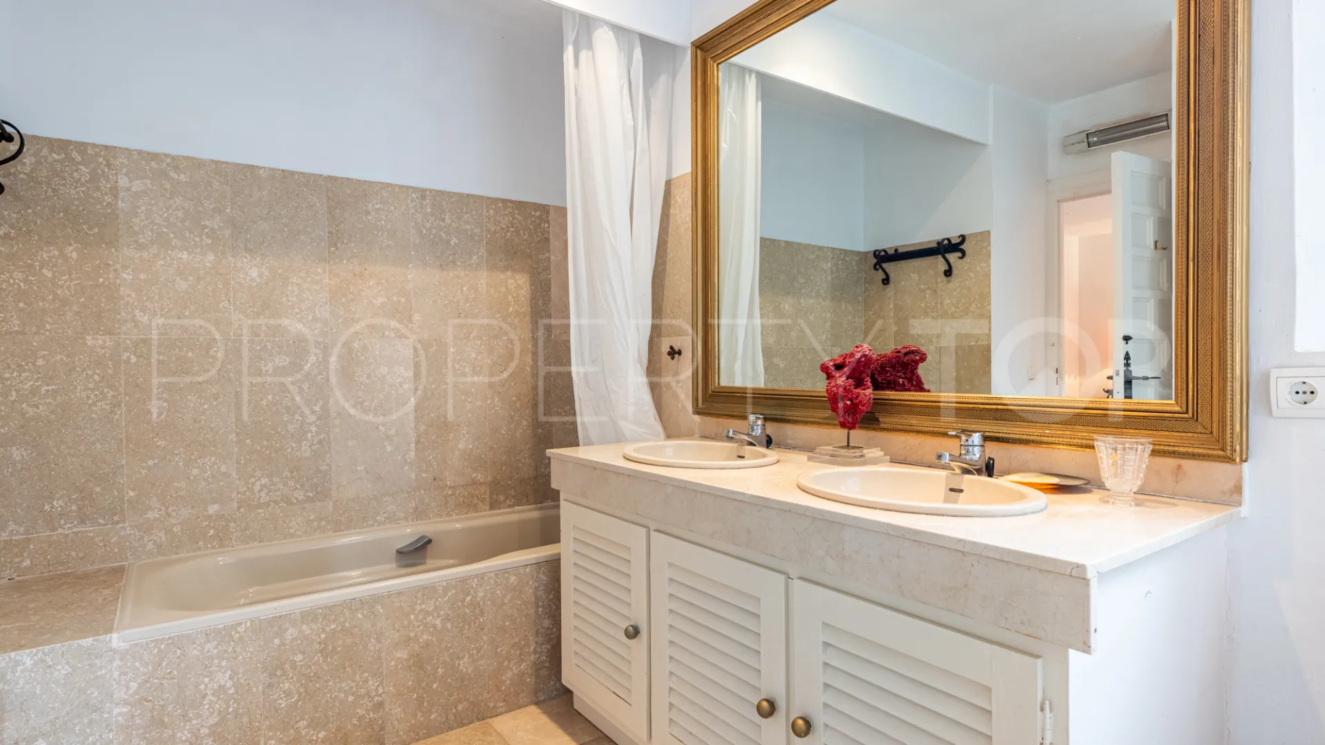 7 bedrooms villa in Zona A for sale