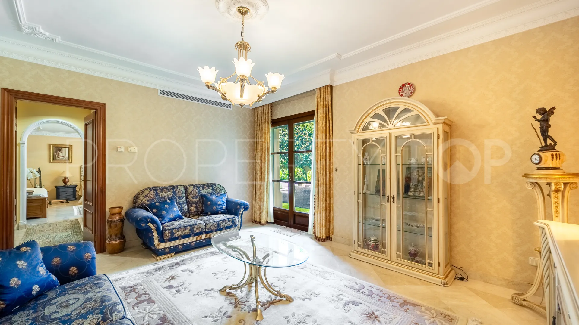Villa en venta de 5 dormitorios en Sierra Blanca