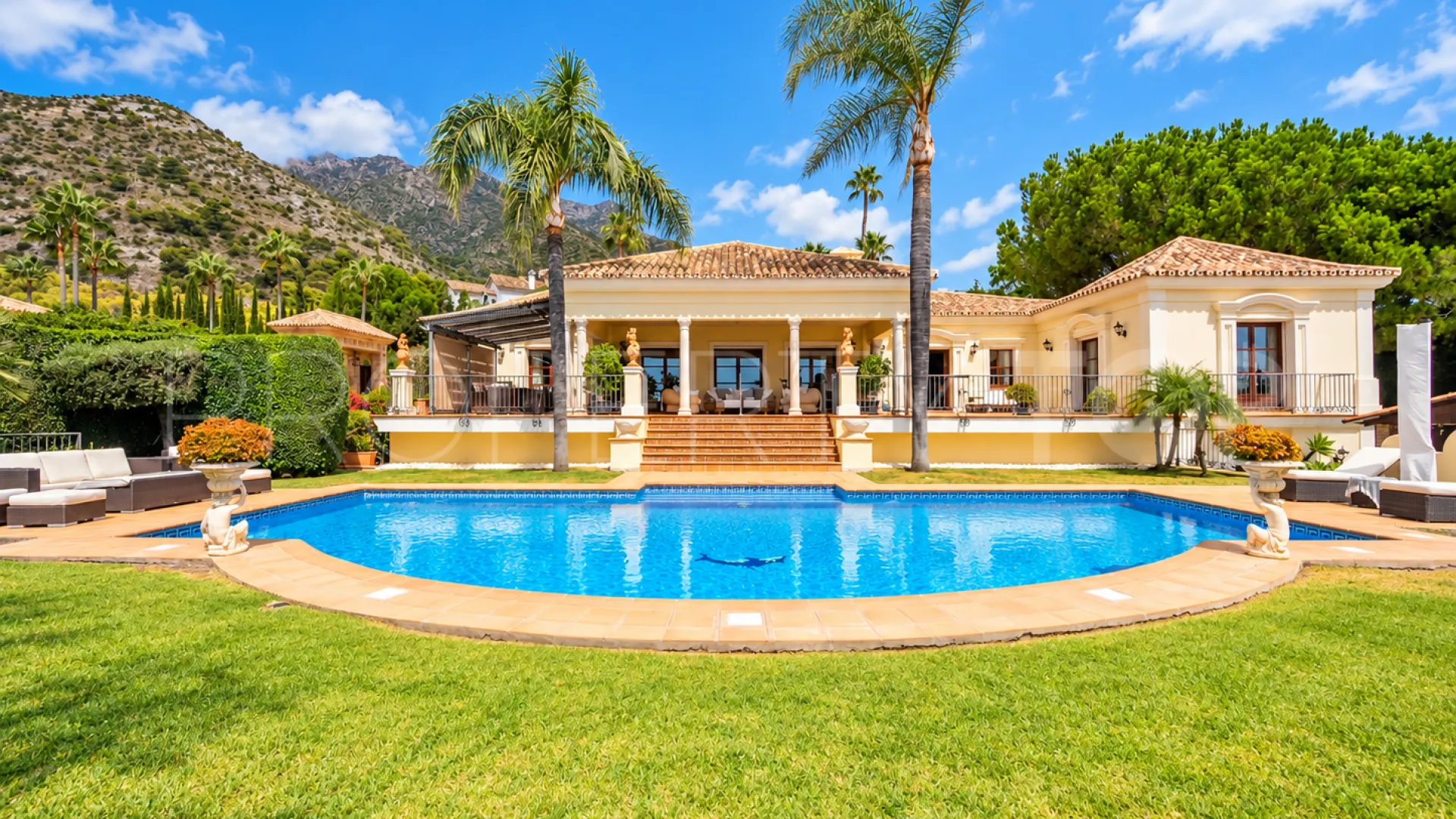 Villa en venta de 5 dormitorios en Sierra Blanca