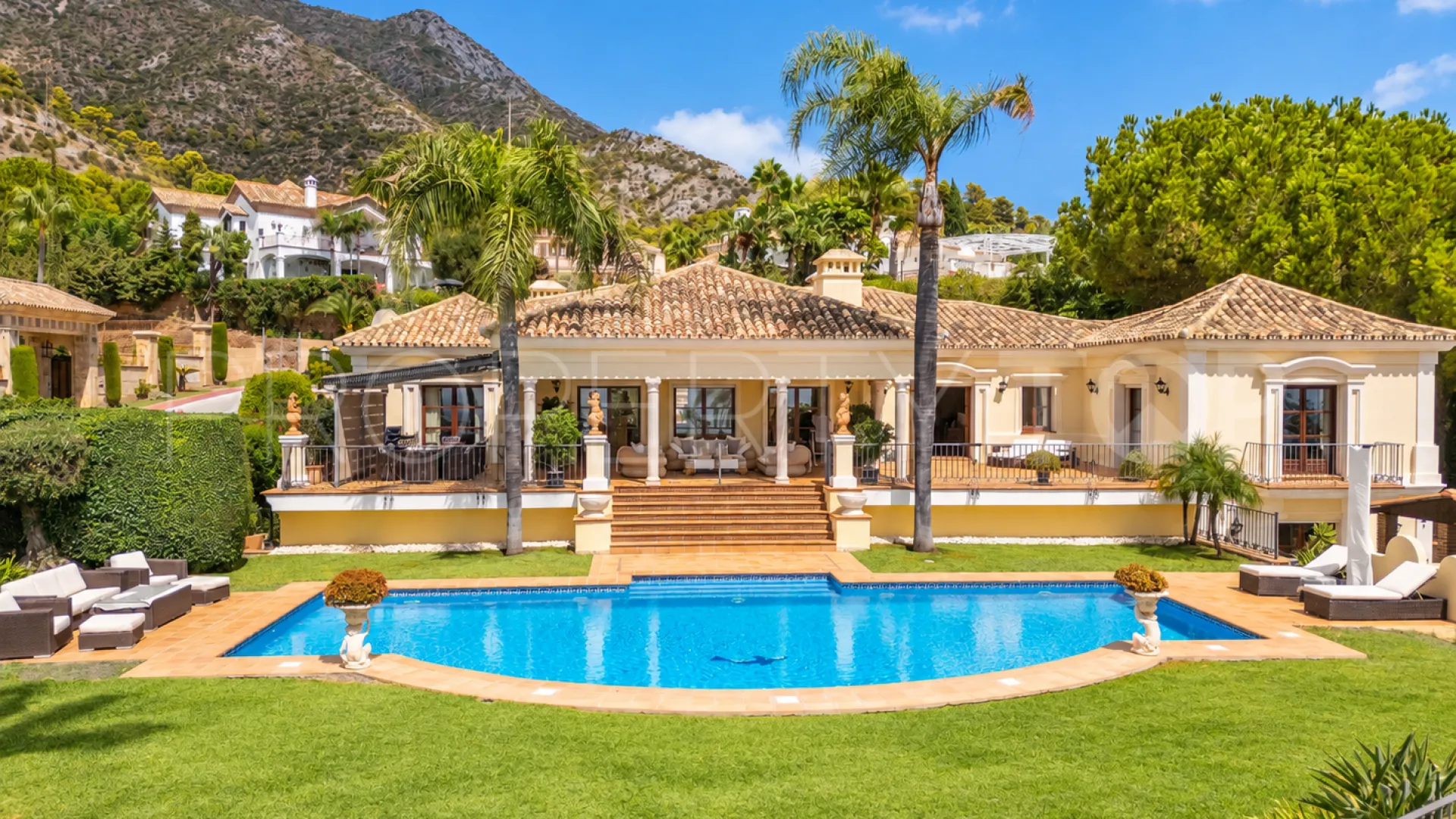 Villa en venta de 5 dormitorios en Sierra Blanca