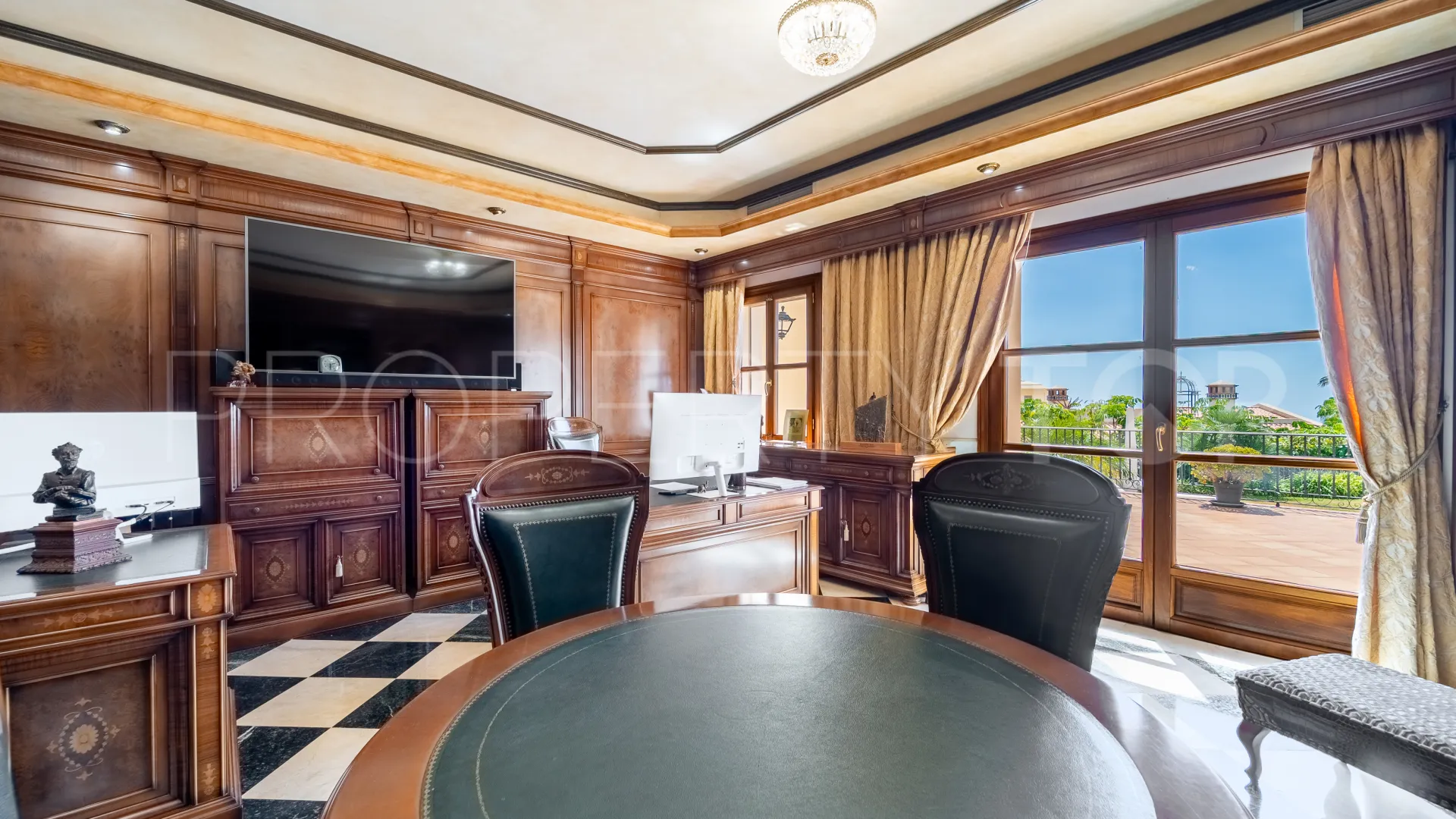 Villa en venta de 5 dormitorios en Sierra Blanca