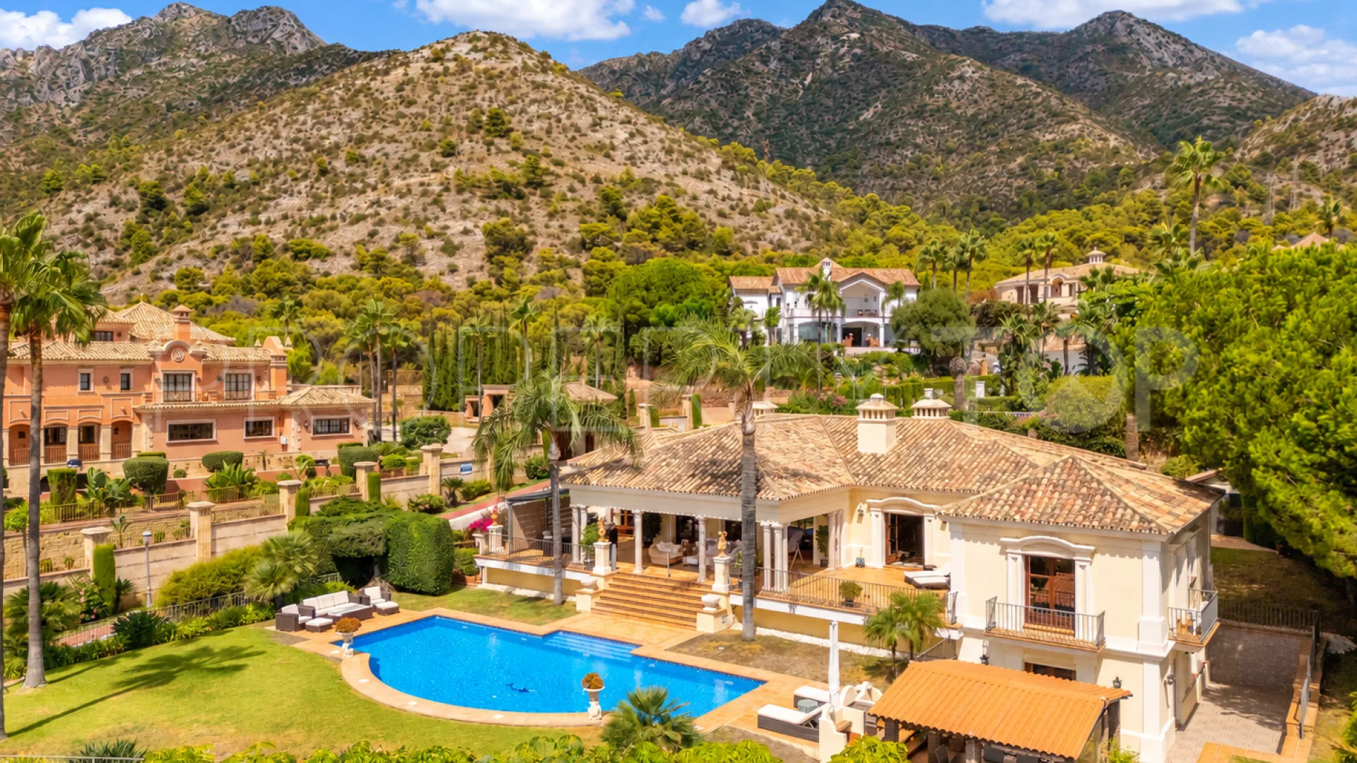 Villa en venta de 5 dormitorios en Sierra Blanca