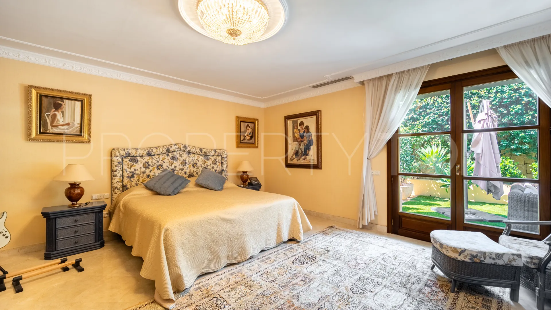 Villa en venta de 5 dormitorios en Sierra Blanca