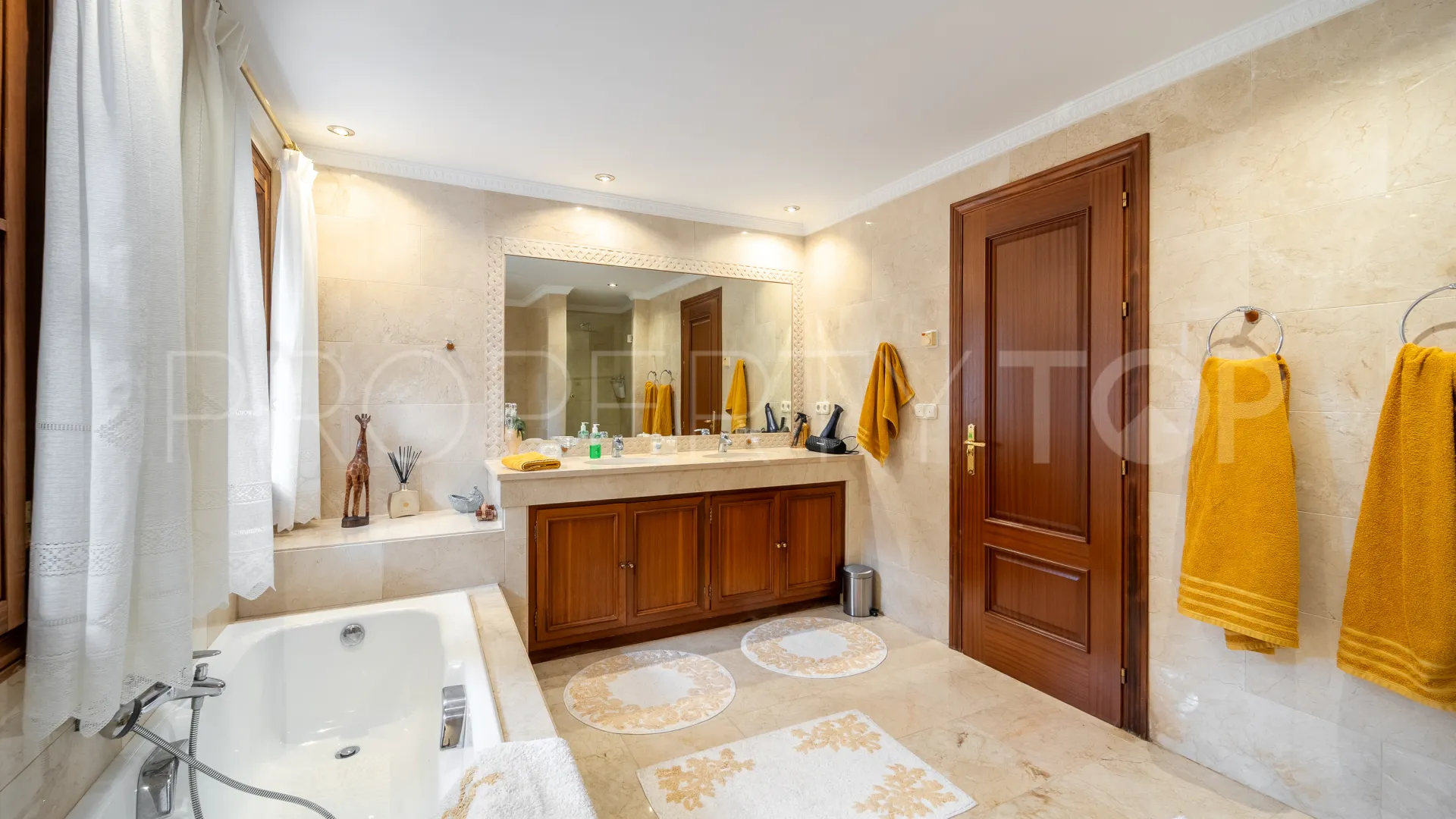 Villa en venta de 5 dormitorios en Sierra Blanca