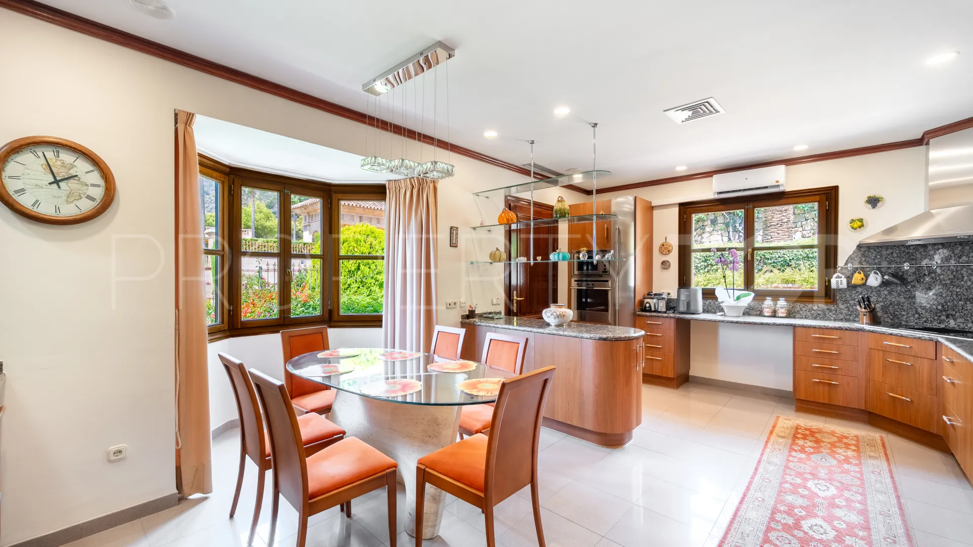 Villa en venta de 5 dormitorios en Sierra Blanca