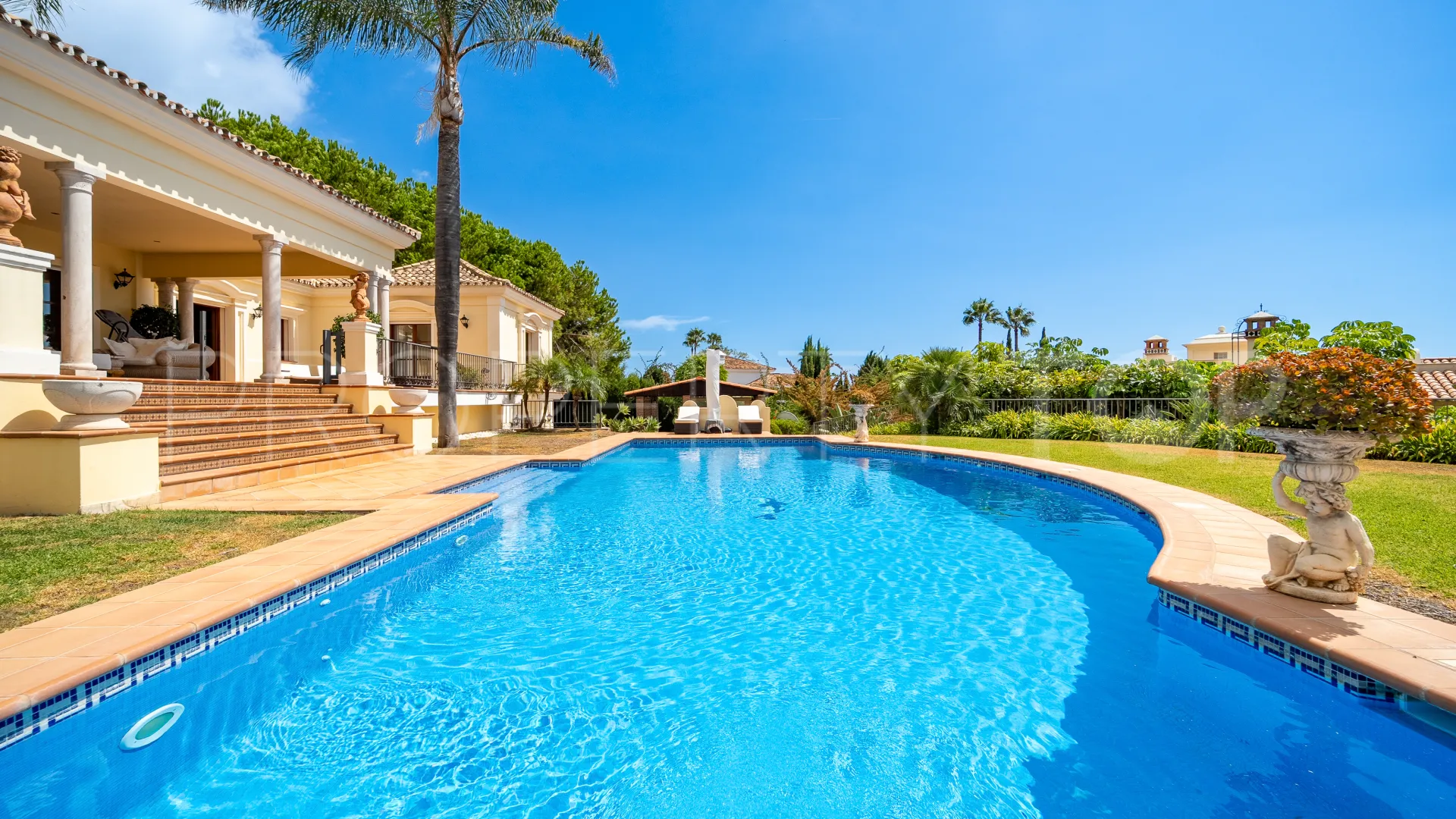 Villa en venta de 5 dormitorios en Sierra Blanca