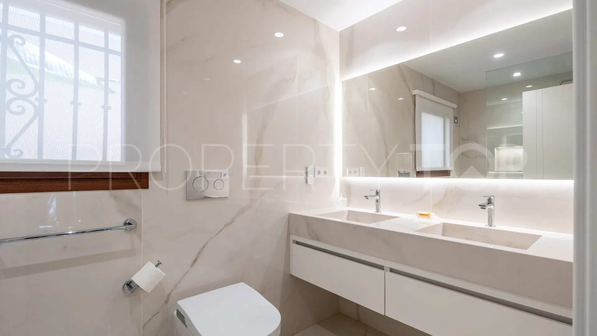 Villa de 8 dormitorios en venta en Altos del Rodeo
