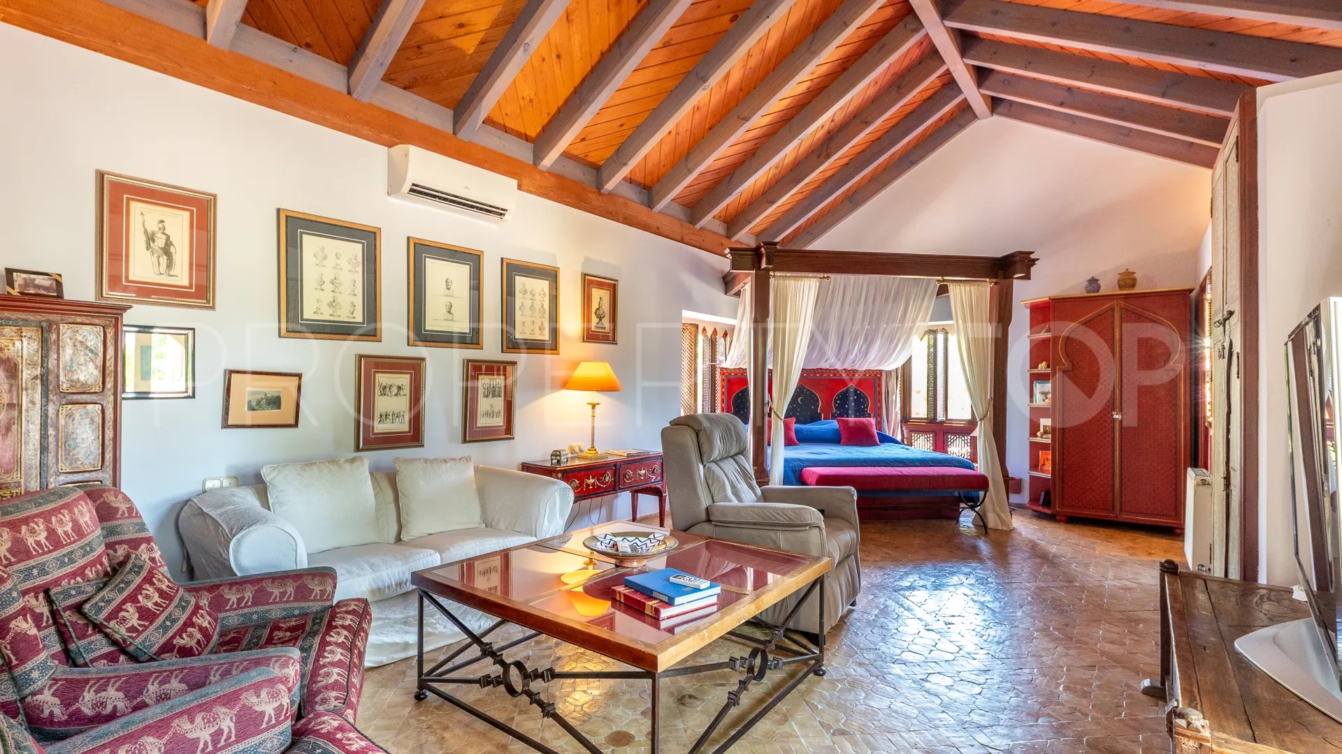 Villa de 8 dormitorios en venta en Altos del Rodeo