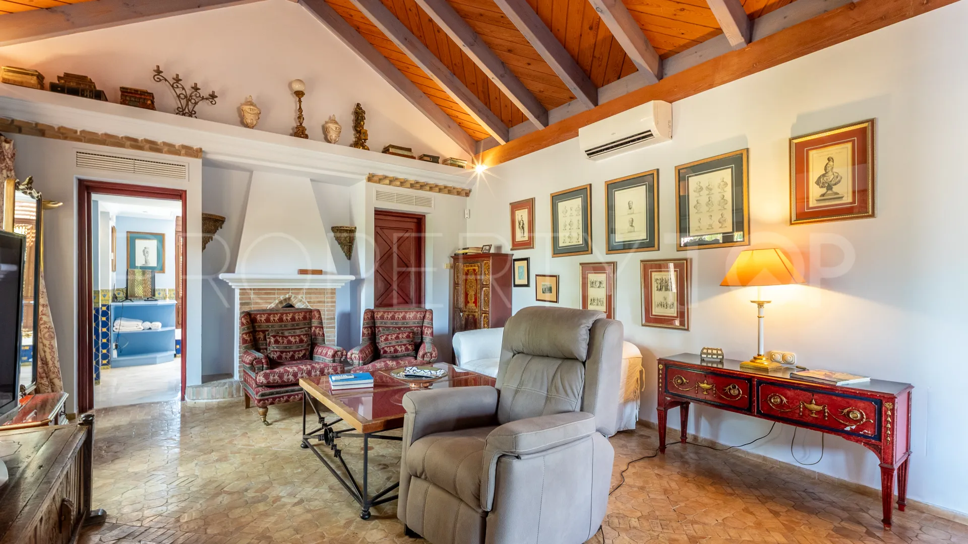 Villa de 8 dormitorios en venta en Altos del Rodeo