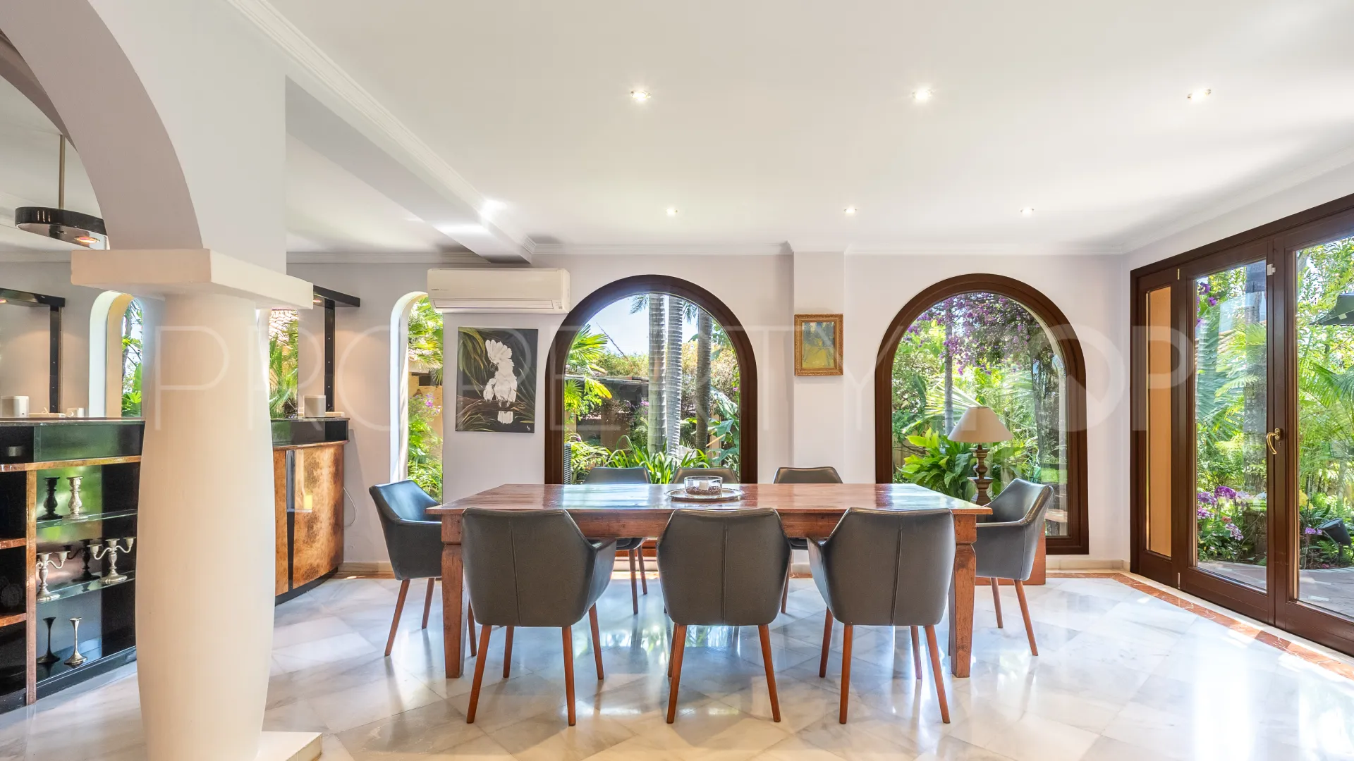Villa de 8 dormitorios en venta en Altos del Rodeo