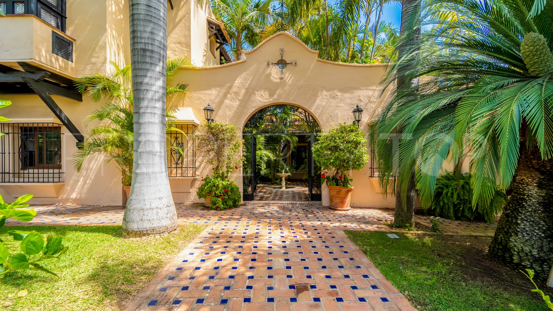 Villa de 8 dormitorios en venta en Altos del Rodeo