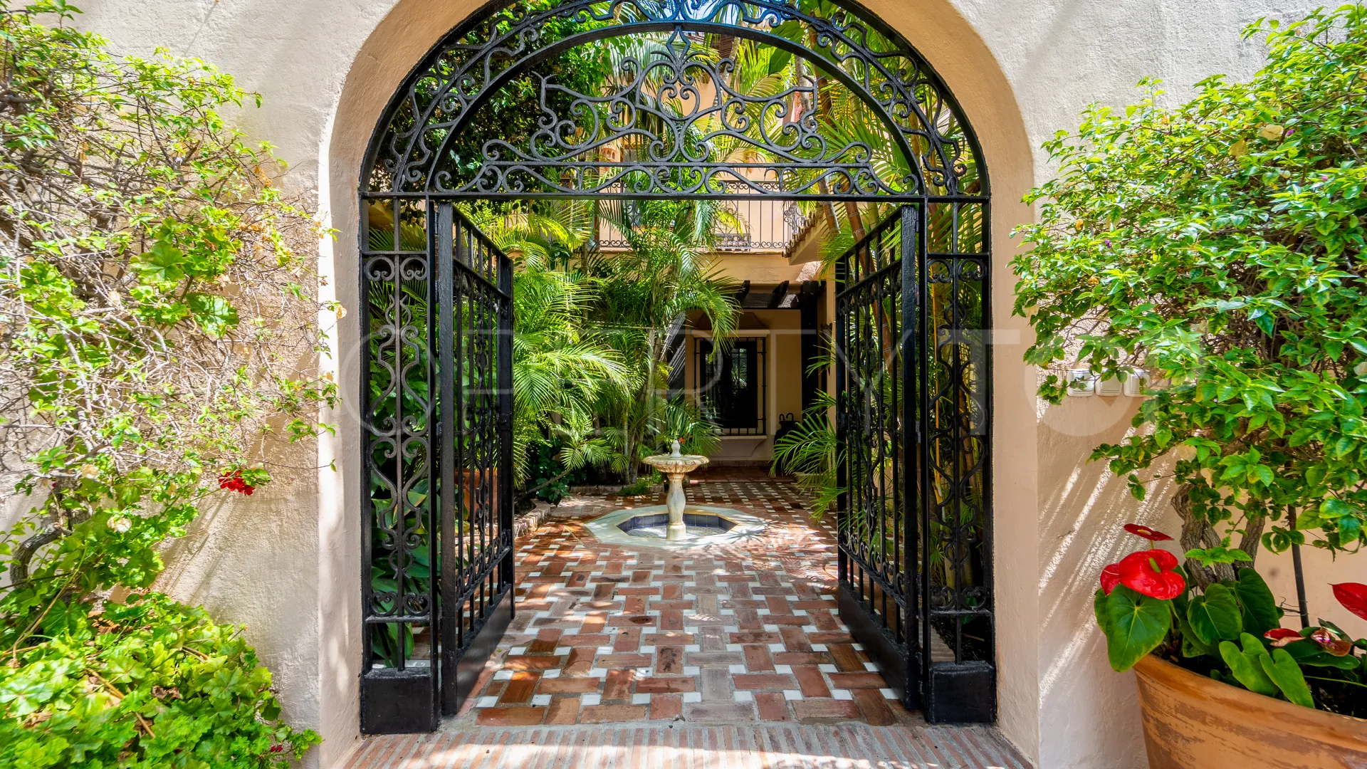 Villa de 8 dormitorios en venta en Altos del Rodeo