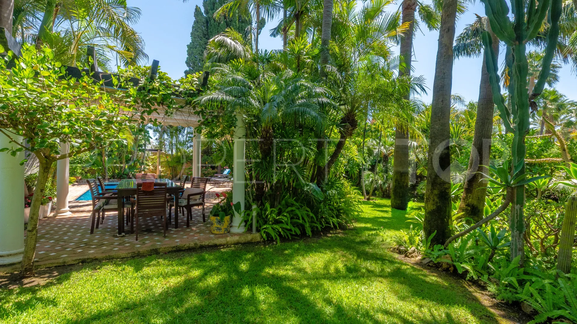 Villa de 8 dormitorios en venta en Altos del Rodeo
