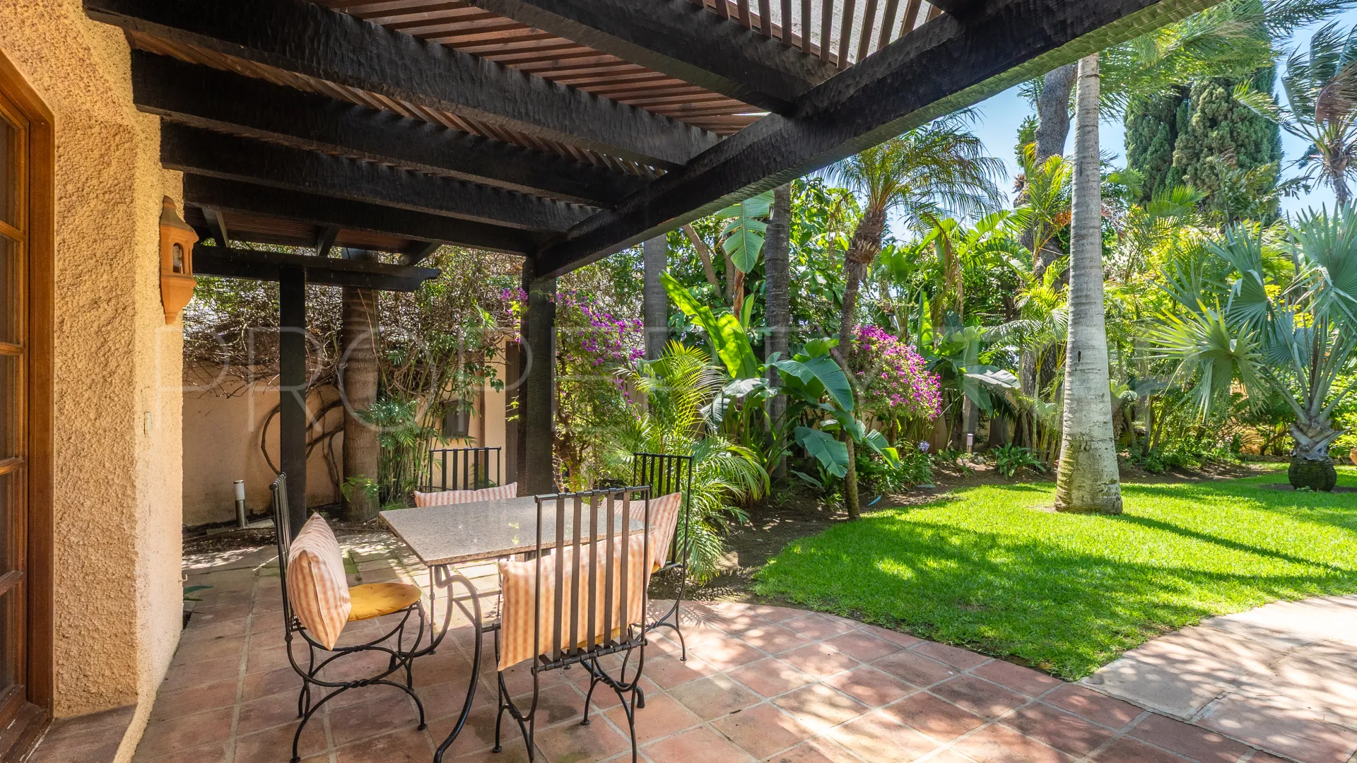 Villa de 8 dormitorios en venta en Altos del Rodeo