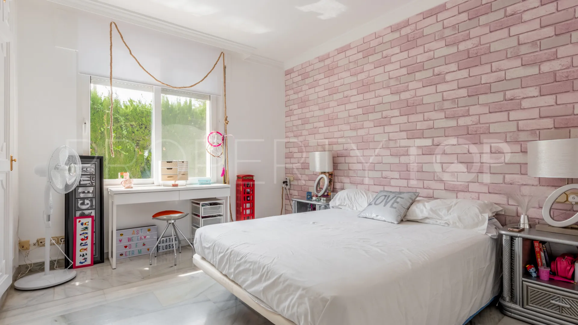 Se vende villa en Las Brisas