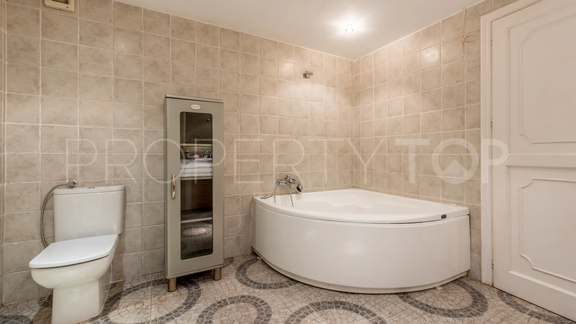 Se vende villa en Las Brisas