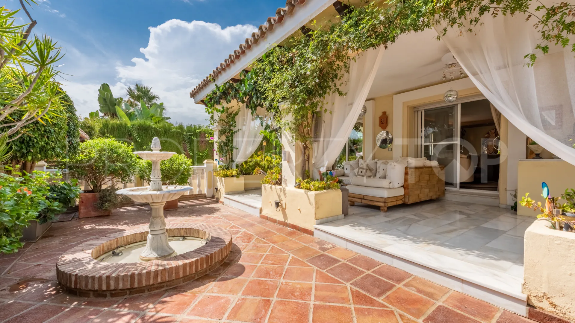 Se vende villa en Las Brisas