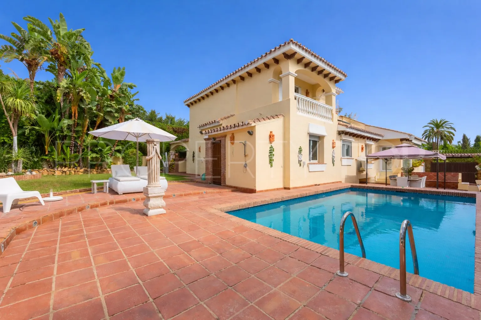 Se vende villa en Las Brisas