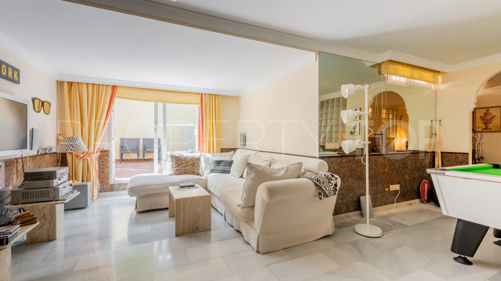 Se vende villa en Las Brisas