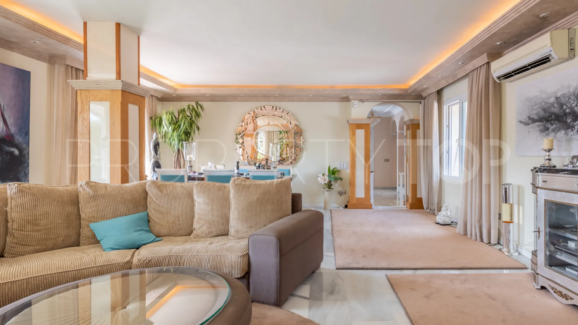 Se vende villa en Las Brisas