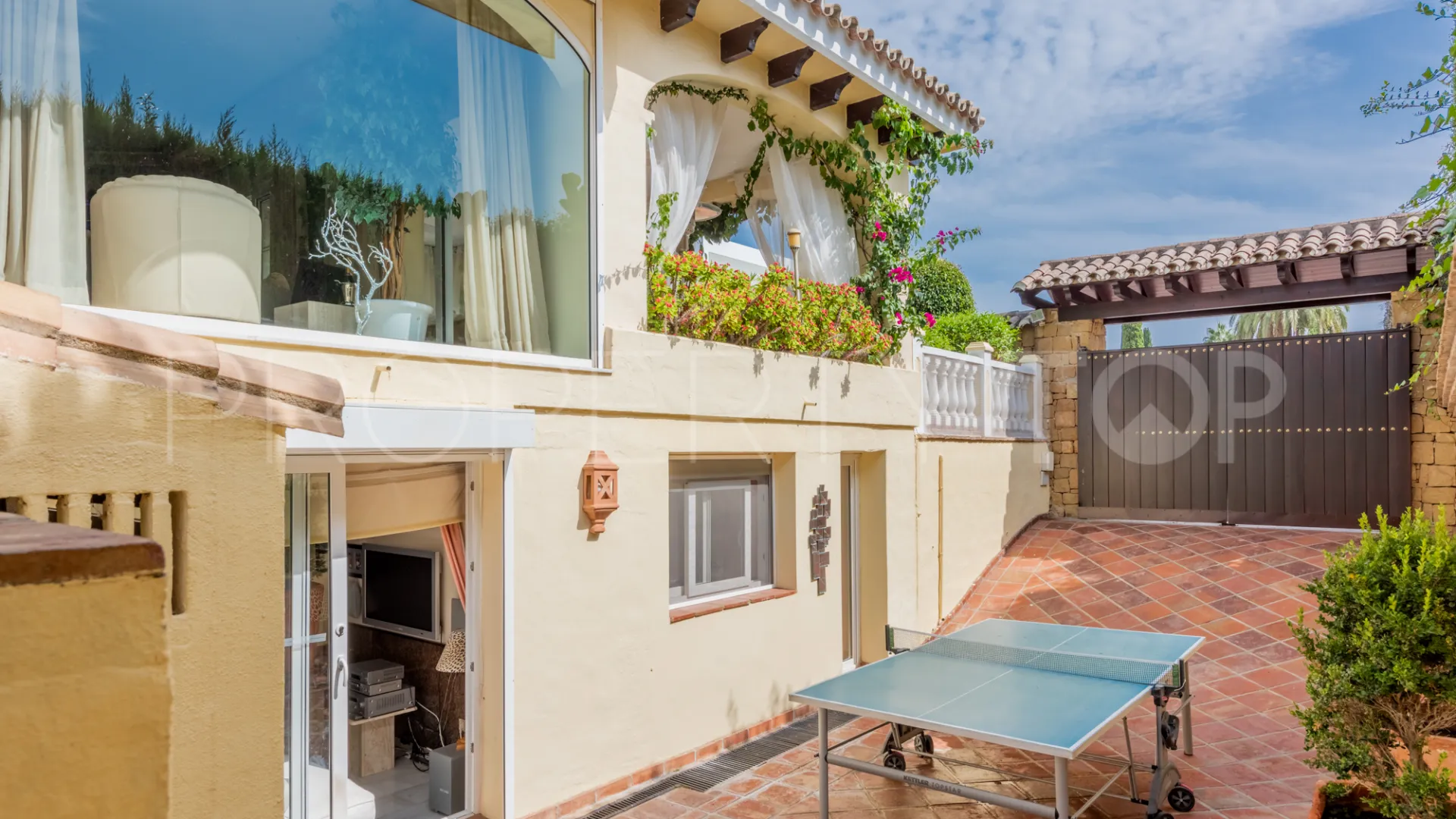 Se vende villa en Las Brisas