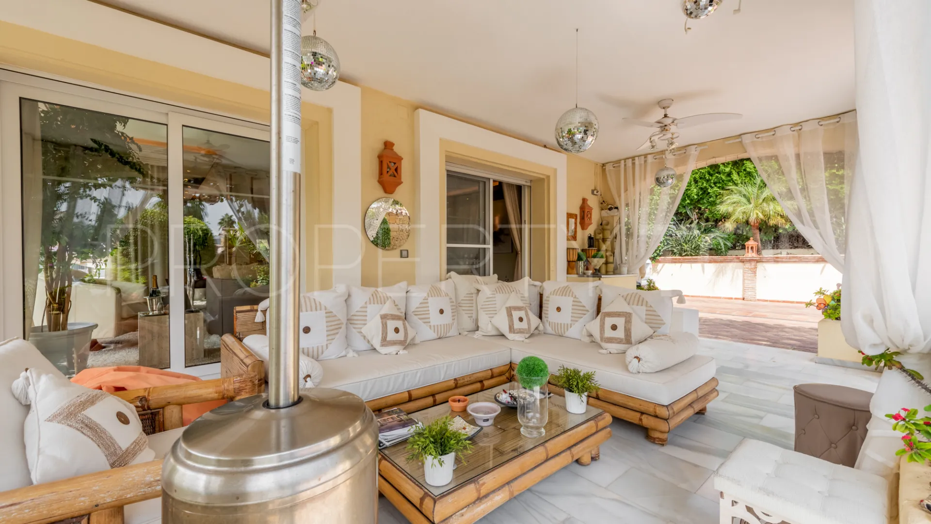 Se vende villa en Las Brisas