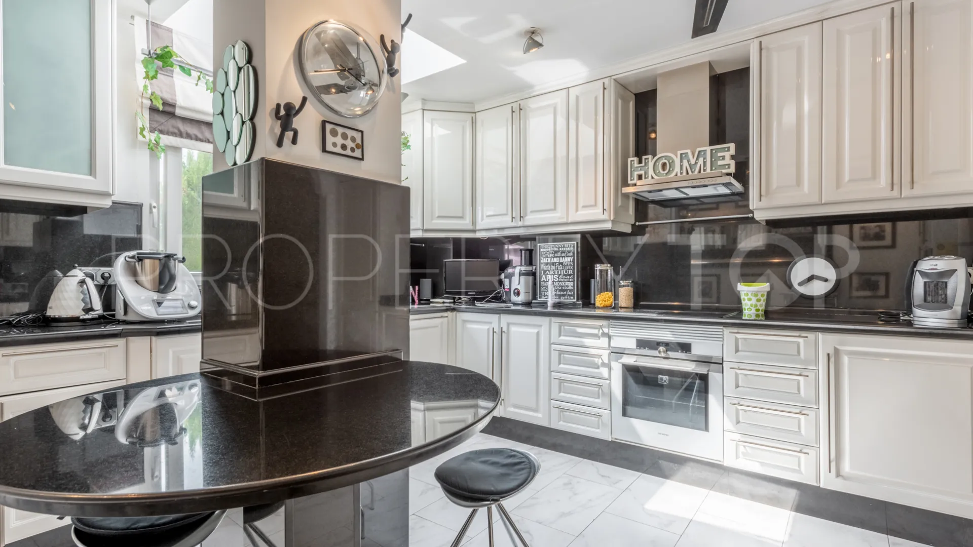 Se vende villa en Las Brisas