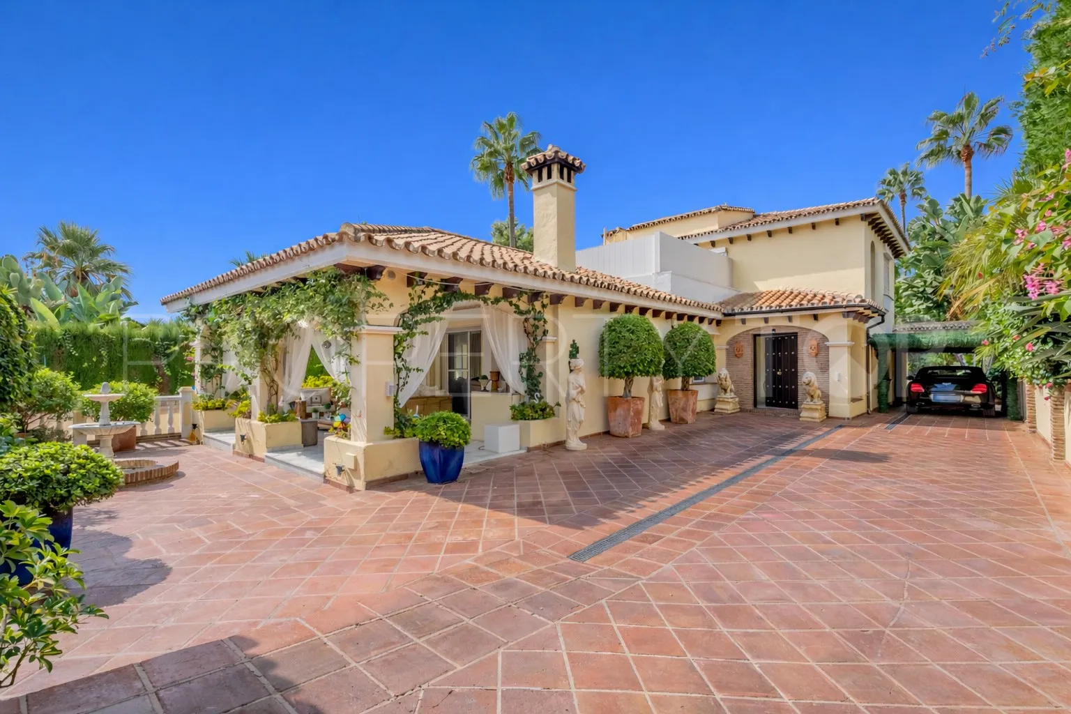 Se vende villa en Las Brisas