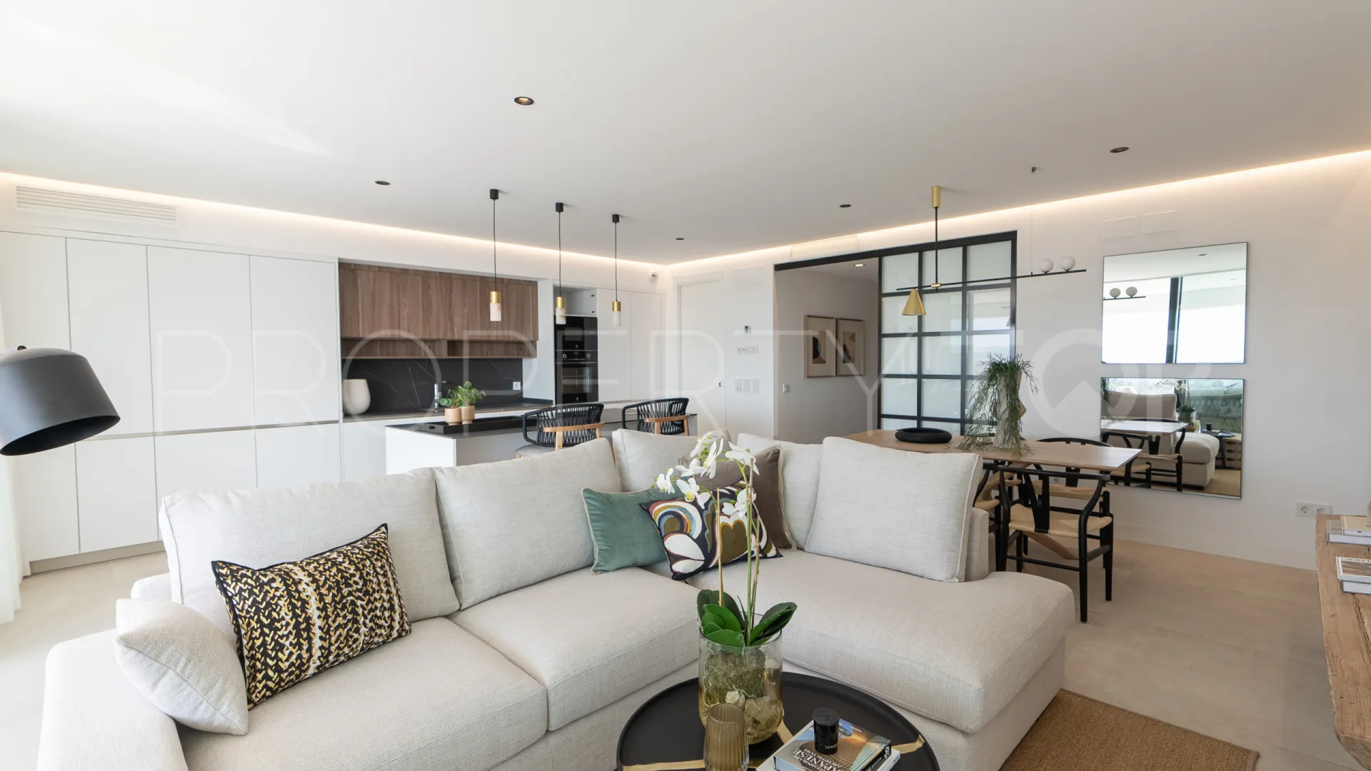 Se vende apartamento planta baja en Estepona de 4 dormitorios