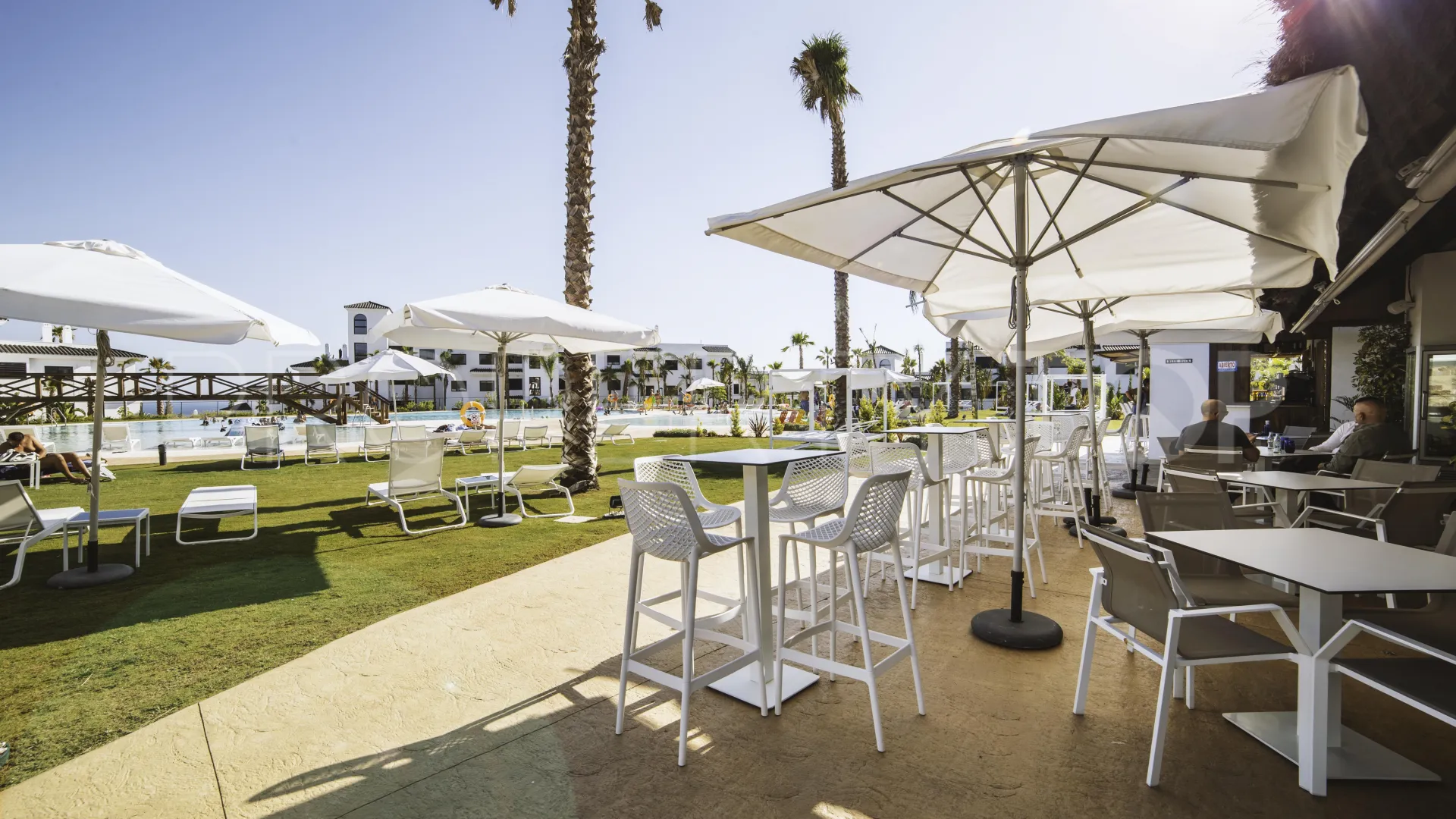 Se vende apartamento planta baja en Estepona de 4 dormitorios