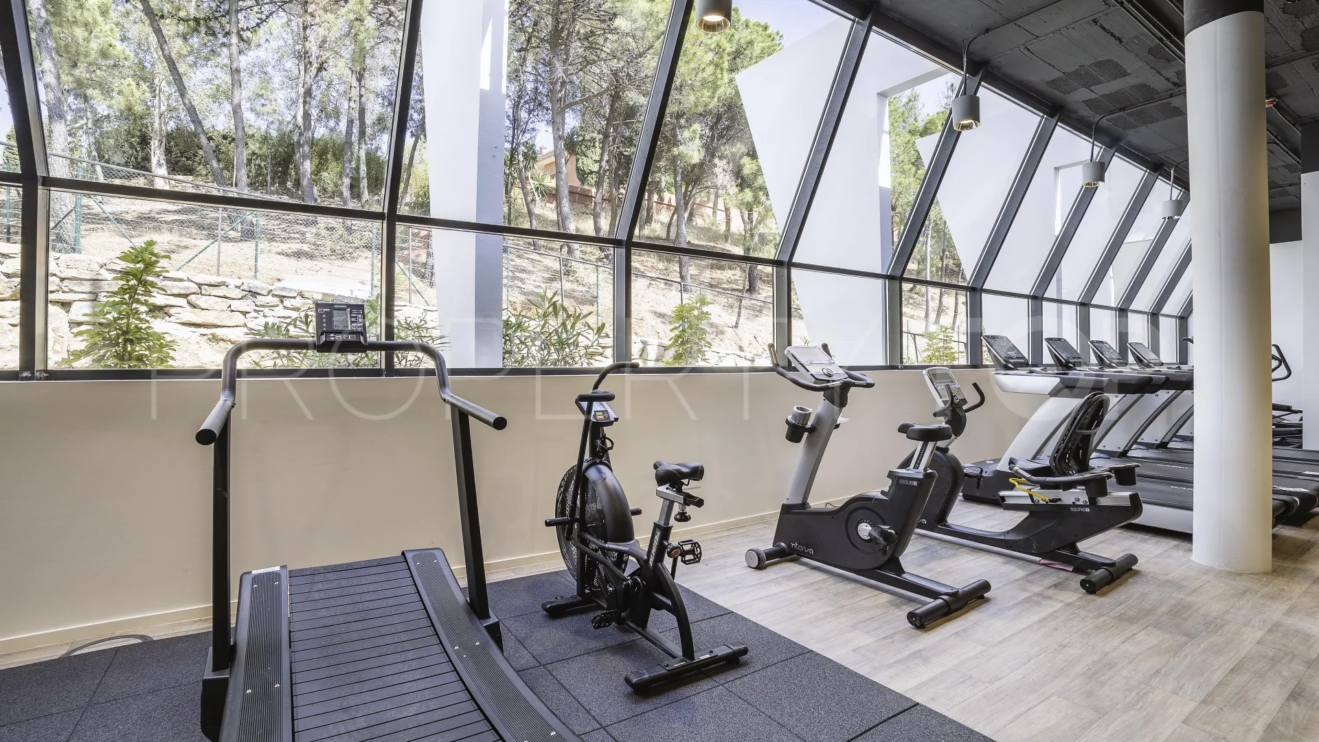 Se vende apartamento planta baja en Estepona de 4 dormitorios