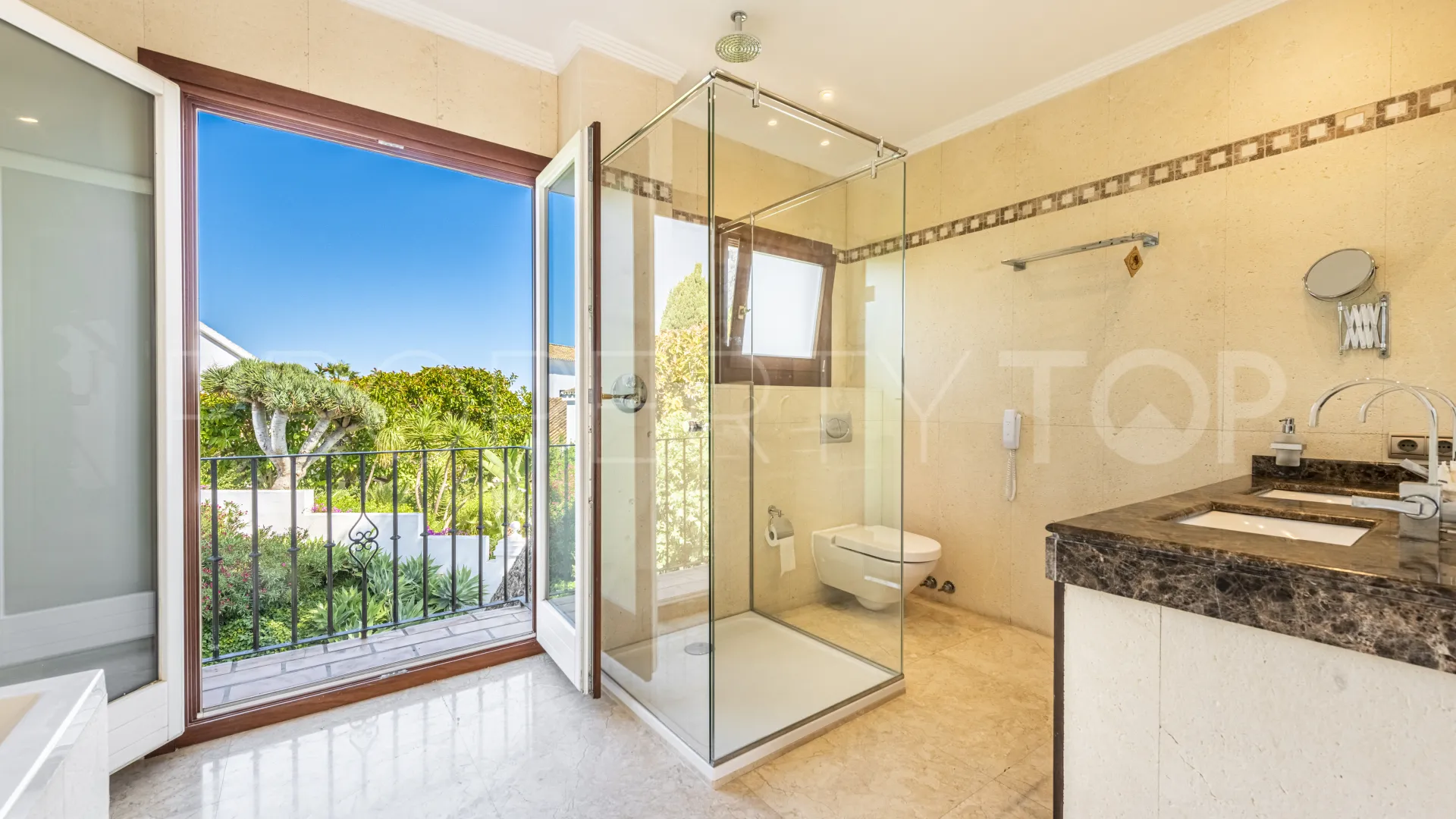 For sale penthouse in Puente Romano
