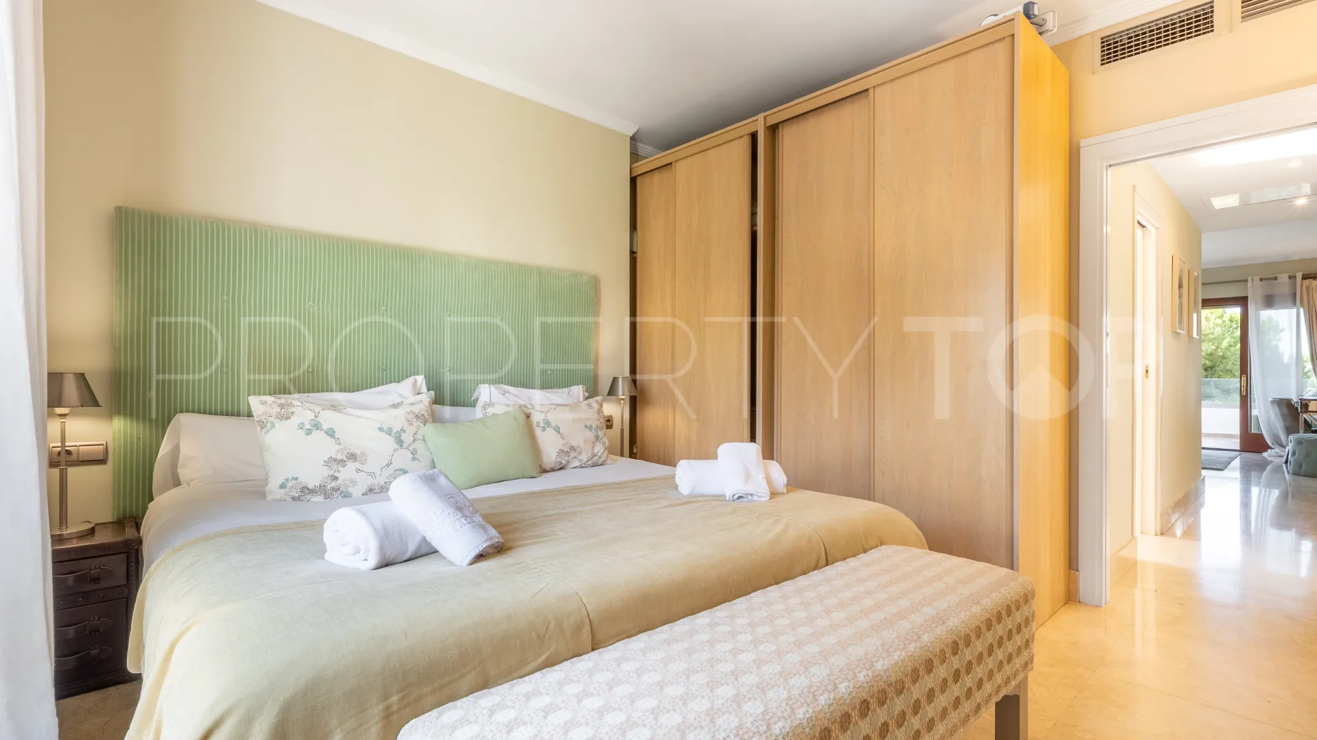 For sale penthouse in Hotel Puente Romano