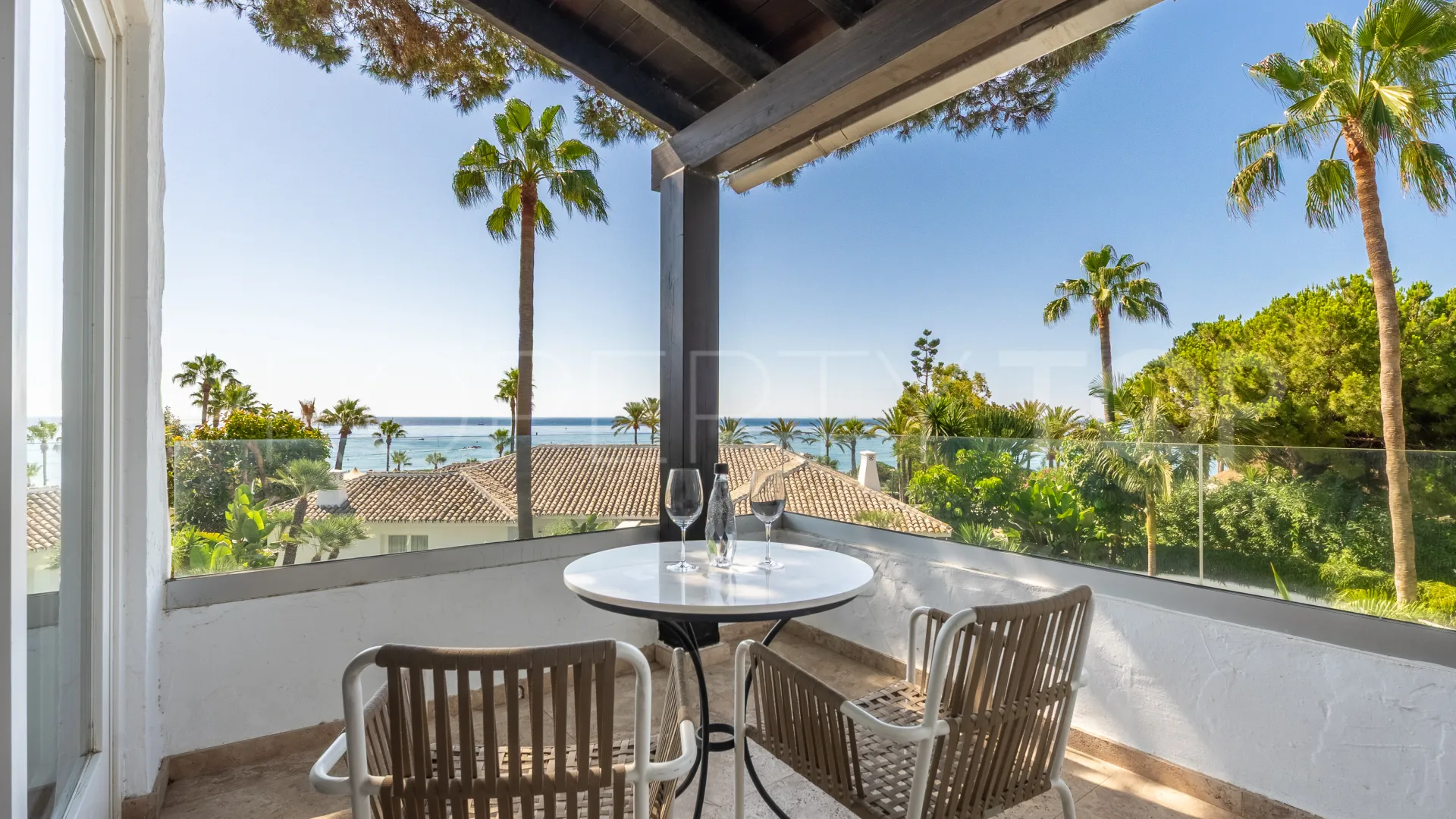 For sale penthouse in Hotel Puente Romano