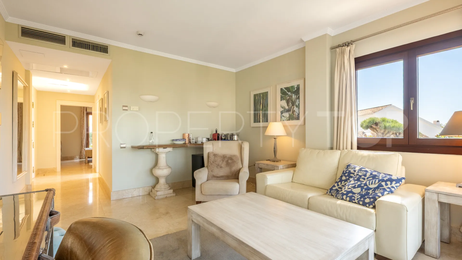 For sale penthouse in Hotel Puente Romano